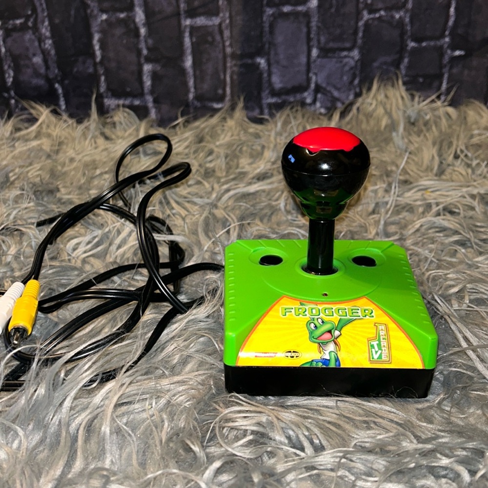 VTG 2004 Konami Classic FROGGER Plug N Play TV Handheld Arcade Video GUC Tested - Picture 2 of 16